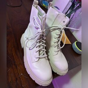 Women’s 8.5 hiking Boots.